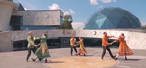 Ярославцы исполнили русский народный танец и присоединились к международному флешмобу 