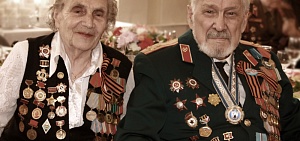 Альбом семейный бережно хранит…