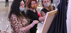 В Ярославле открылась выставка Аллы Хвастуновой и ее учеников