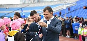 Мэр Ярославля наградил участников эстафеты Мэр Ярославля наградил участников эстафеты