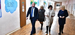 Мэр Ярославля проверил температуру и питание в двух школах