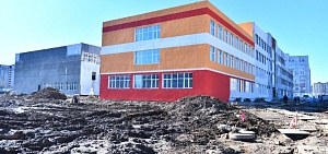 Школу на улице Пашуковской в Ярославле будут достраивать без перерывов на выходные