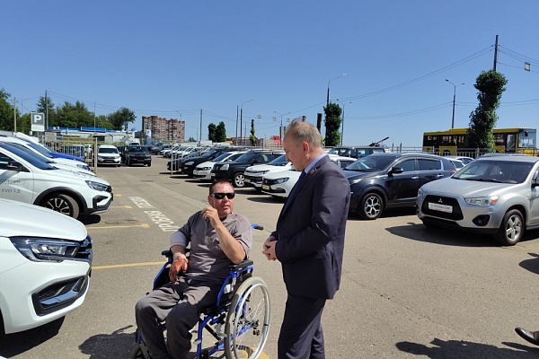 Ярославцам вручили автомобили