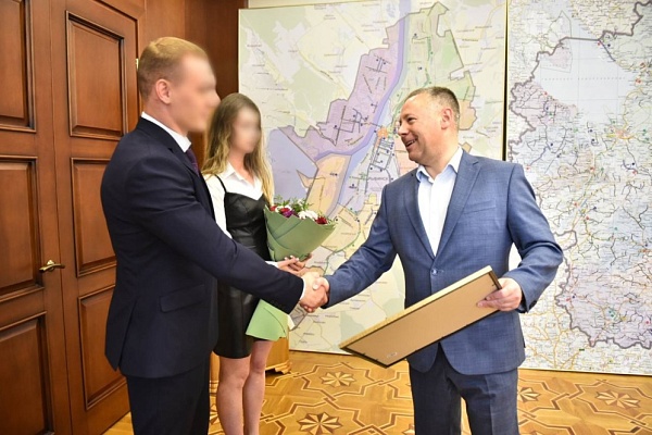 Многодетный герой СВО получил сертификат на жилье в Ярославской области