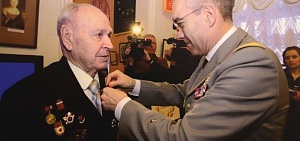 В Ярославле открылась выставка «В.И. Огурцов: моя «Нормандия-Неман»