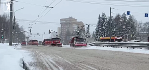 После ночного снегопада в Ярославле усилили уборку улиц