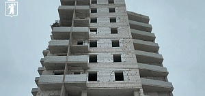 Долгострой на Октябрьской площади в Ярославле проверили мэр и главный архитектор