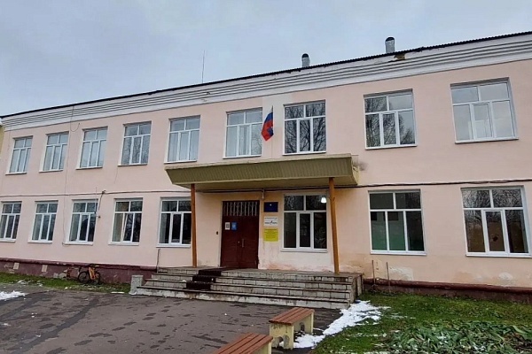 Центра образования «Тихменевский» в Ярославской области начали ремонтировать
