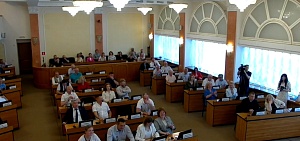 Работу мэра Ярославля Артема Молчанова муниципалитет признал удовлетворительной