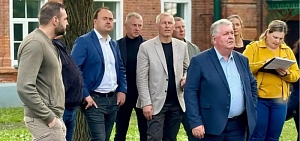 На улицах Бахвалова и Стачек в Ярославле проверили дворы, остановки и контейнерные площадки