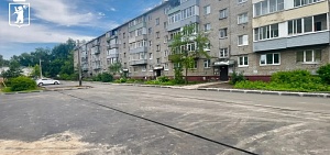 В Ярославле при благоустройстве двора применяют новую технологию защиты асфальта