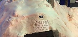 В Ярославле жители привлекают внимание к уборке улиц  нестандартными способами